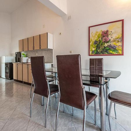 Beautiful Apartment In Vir With Wifi Екстериор снимка